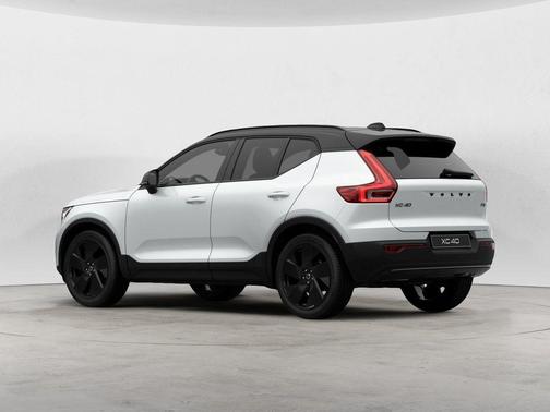 2026 Volvo XC40 B5 Ultra Black Edition