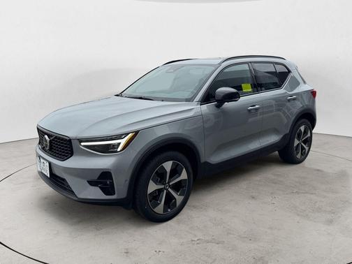 Vapour Grey 2026 Volvo XC40 B5 Plus