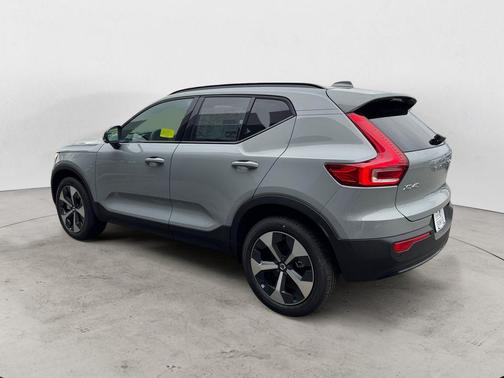 Vapour Grey 2026 Volvo XC40 B5 Plus