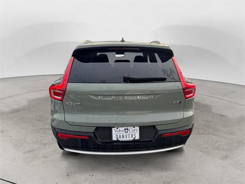 2025 Volvo XC40 B5 Plus Bright Theme