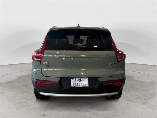 2025 Volvo XC40 B5 Plus Bright Theme