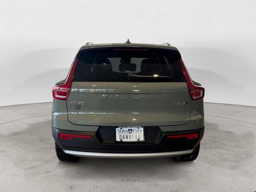 2025 Volvo XC40 B5 Plus Bright Theme