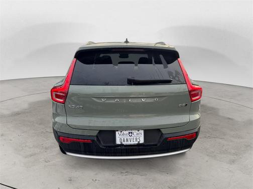 2025 Volvo XC40 B5 Plus Bright Theme