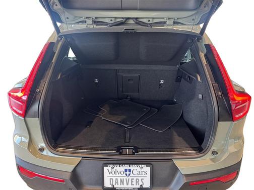 2025 Volvo XC40 B5 Plus Bright Theme