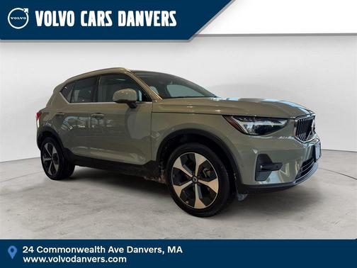 2025 Volvo XC40 B5 Plus Bright Theme