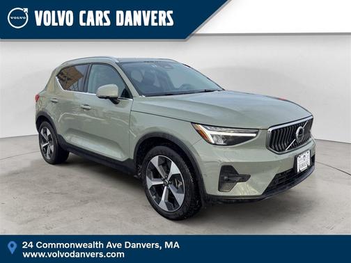 2025 Volvo XC40 B5 Plus Bright Theme