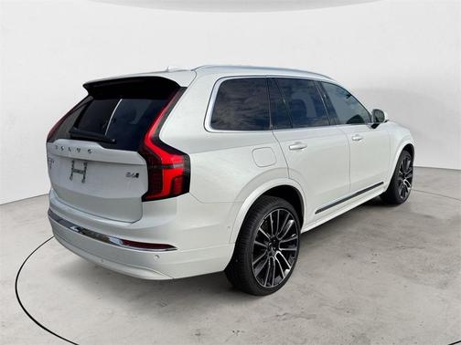 2025 Volvo XC90 B6 Ultra