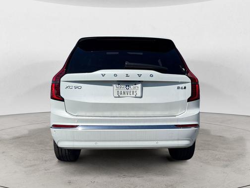 Crystal White 2026 Volvo XC90 B6 Plus 7-Seater