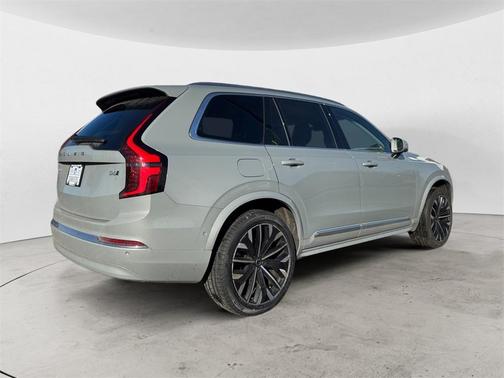 2025 Volvo XC90 B6 Plus 7-Seater