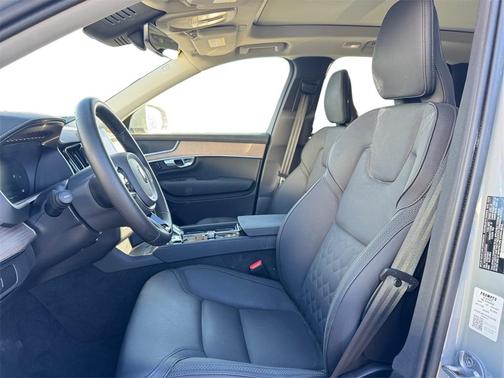 2025 Volvo XC90 B6 Plus 7-Seater