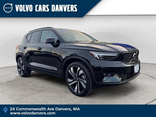 2024 Volvo XC40 B5 Plus Dark Theme