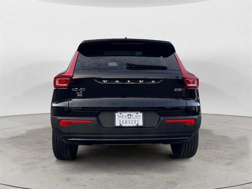 2024 Volvo XC40 B5 Plus Dark Theme