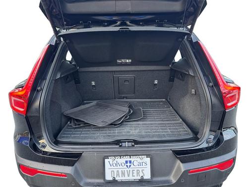 2024 Volvo XC40 B5 Plus Dark Theme