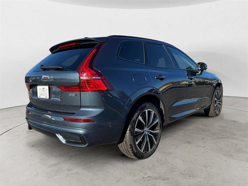 2025 Volvo XC60 B5 Plus