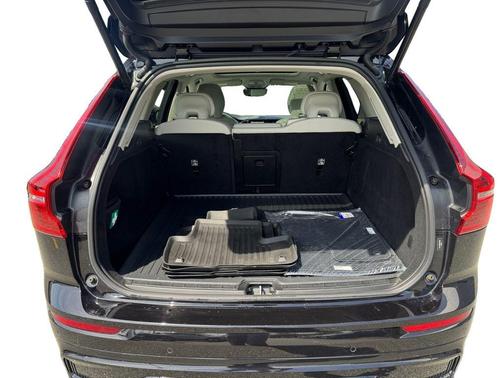 Onyx Black Metallic 2024 Volvo XC60 B5 Core