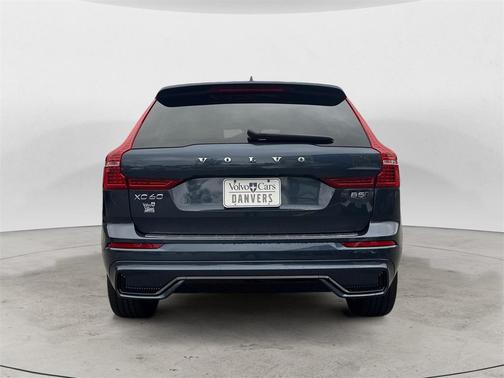 2023 Volvo XC60 B5 Plus Dark Theme