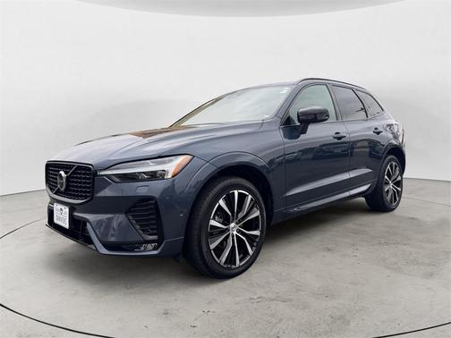 2023 Volvo XC60 B5 Plus Dark Theme