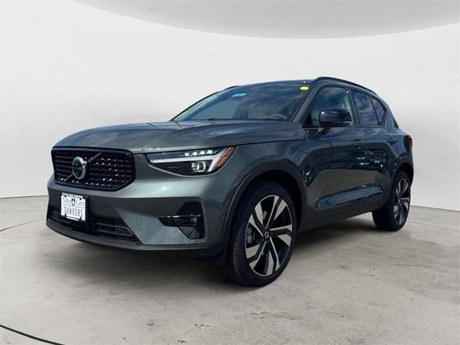 2026 Volvo XC40 B5 ULTRA
