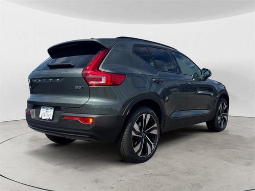 2026 Volvo XC40 B5 ULTRA