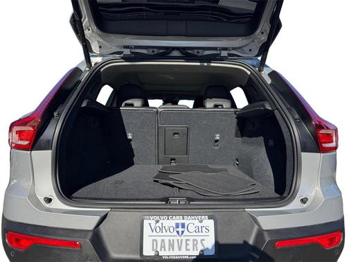 2025 Volvo XC40 B5 Plus Dark Theme