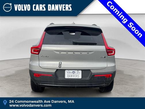 2025 Volvo XC40 B5 Plus Dark Theme