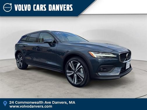 2024 Volvo V60 Cross Country B5 Plus