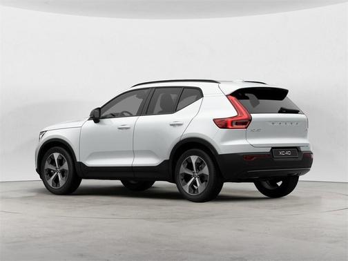 2026 Volvo XC40 B5 Core