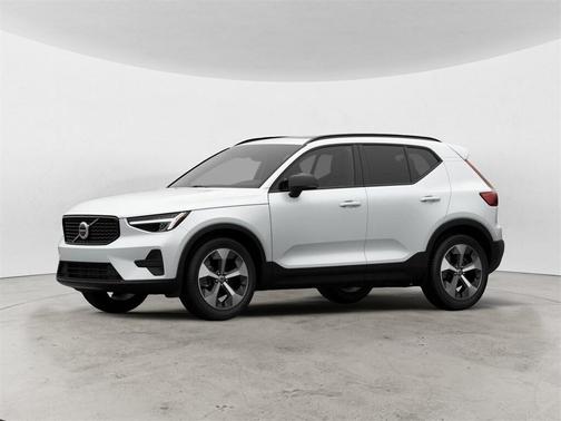 2026 Volvo XC40 B5 Core