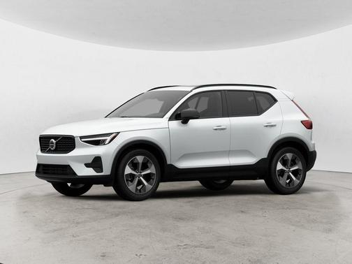 2026 Volvo XC40 B5 Core
