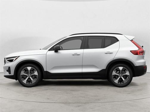 2026 Volvo XC40 B5 Core