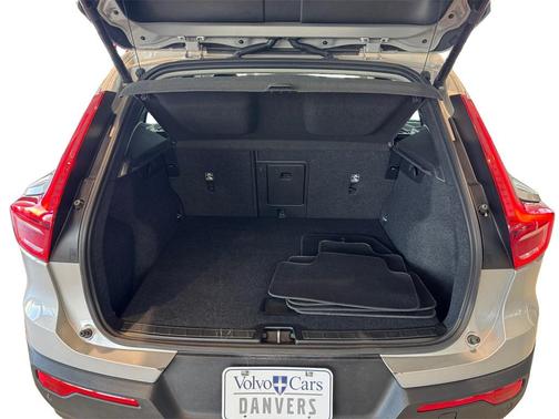 2025 Volvo XC40 B5 Core Bright Theme