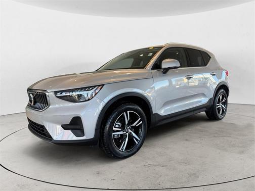 2025 Volvo XC40 B5 Core Bright Theme