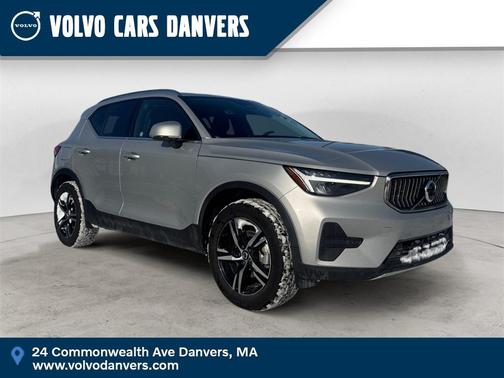 2025 Volvo XC40 B5 Core Bright Theme