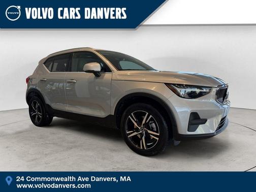 2025 Volvo XC40 B5 Core Bright Theme
