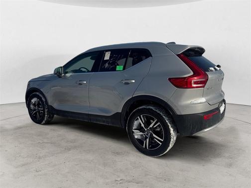 2025 Volvo XC40 B5 Core Bright Theme