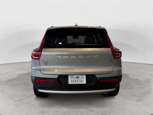 2025 Volvo XC40 B5 Core Bright Theme