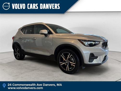 2025 Volvo XC40 B5 Core Bright Theme