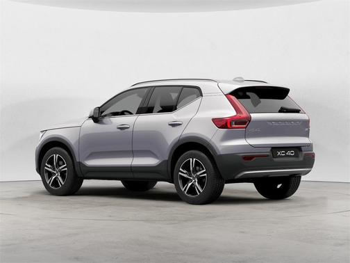 2025 Volvo XC40 B5 Core Bright Theme