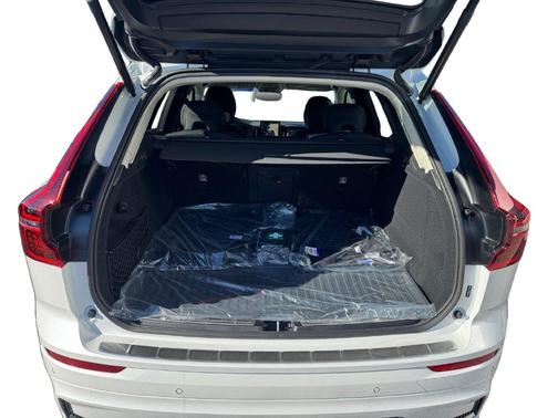 Crystal White 2027 Volvo XC60 PLUS