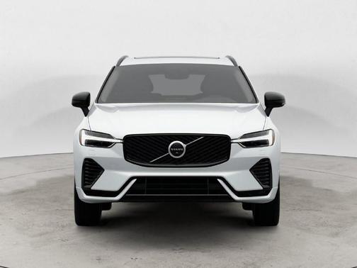 Crystal White 2027 Volvo XC60 PLUS
