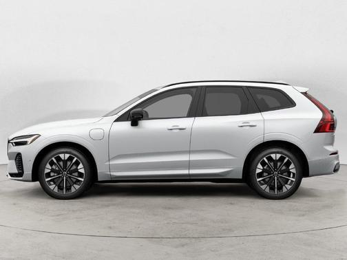 Crystal White 2027 Volvo XC60 PLUS