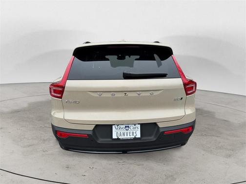 2025 Volvo XC40 B5 Ultra Dark Theme