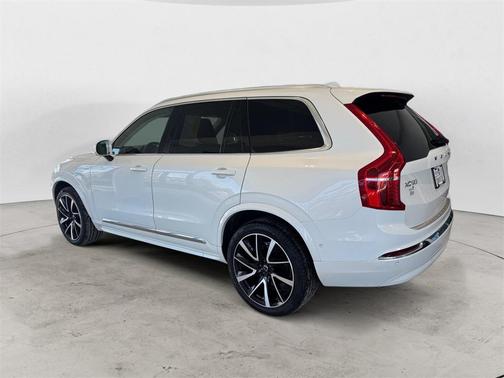 2024 Volvo XC90 B6 Plus Bright Theme 6-Seater