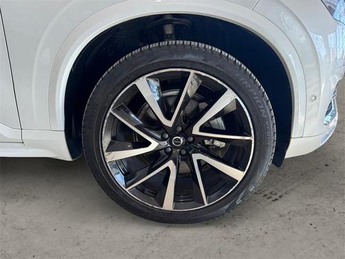 2024 Volvo XC90 B6 Plus Bright Theme 6-Seater