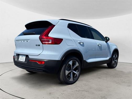 2026 Volvo XC40 B5 PLUS