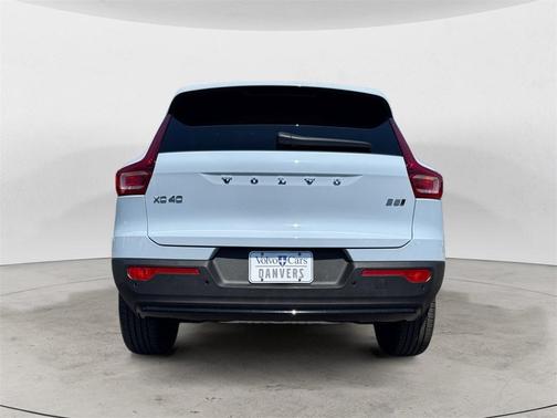 2026 Volvo XC40 B5 Plus