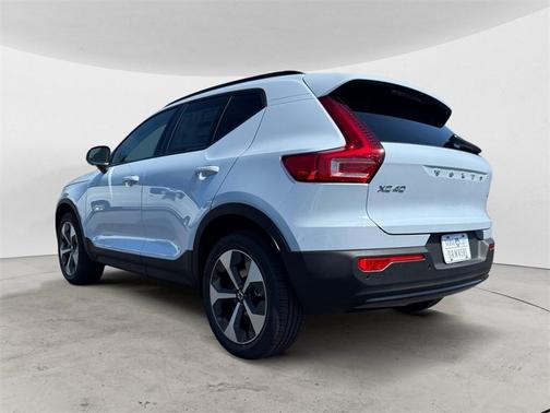 2026 Volvo XC40 B5 PLUS