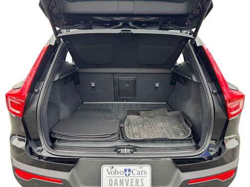 2025 Volvo XC40 B5 Core Bright Theme