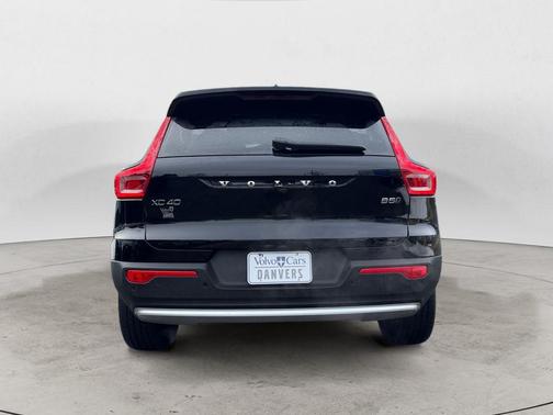 2025 Volvo XC40 B5 Core Bright Theme