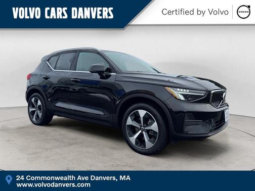Onyx Black Metallic 2025 Volvo XC40 B5 Core Bright Theme